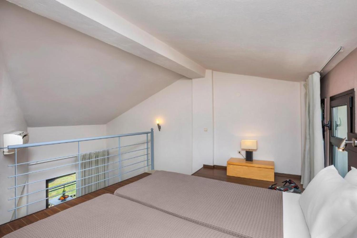 Tiara Holidays - Ohana Hotel - Family Room Split level - soba na spratu